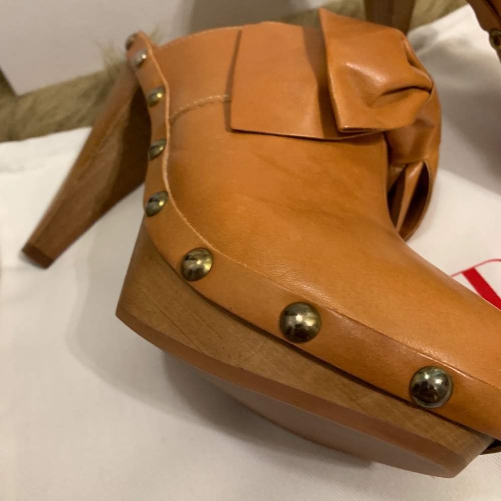 Authentic RED VALENTINO ITALIAN LEATHER STUDS CLOG - Picture 4 of 15